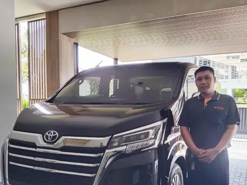 พนักงานส่งเอกสารประจำบริษัท